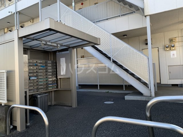 23/30 エントランス