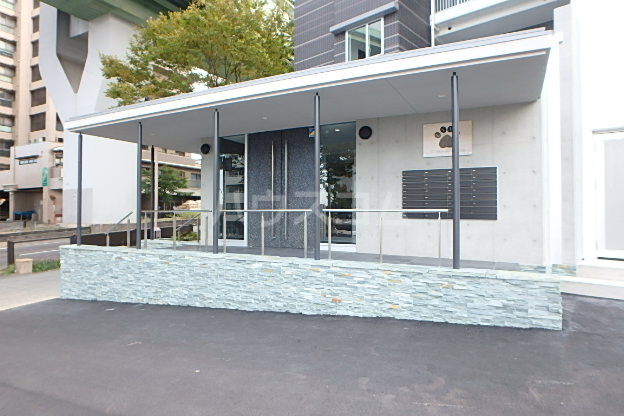 22/25 エントランス