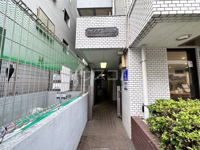 23/29 エントランス
