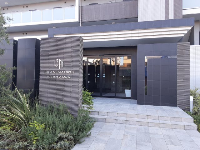 25/30 エントランス