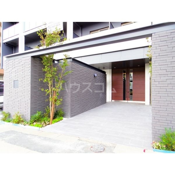 16/17 エントランス