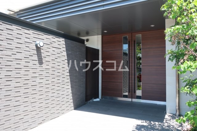 23/24 エントランス