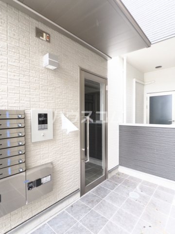 27/30 エントランス