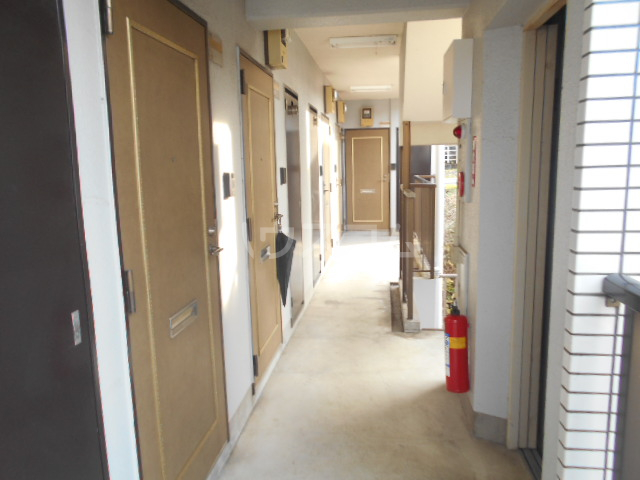 21/30 エントランス