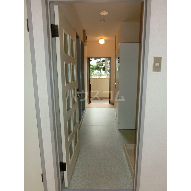 21/30 エントランス