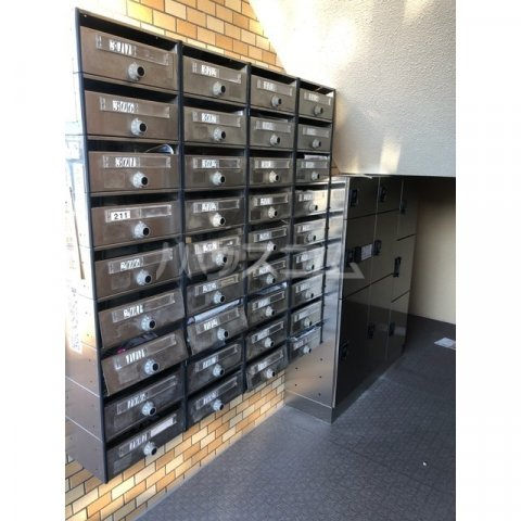 21/30 エントランス