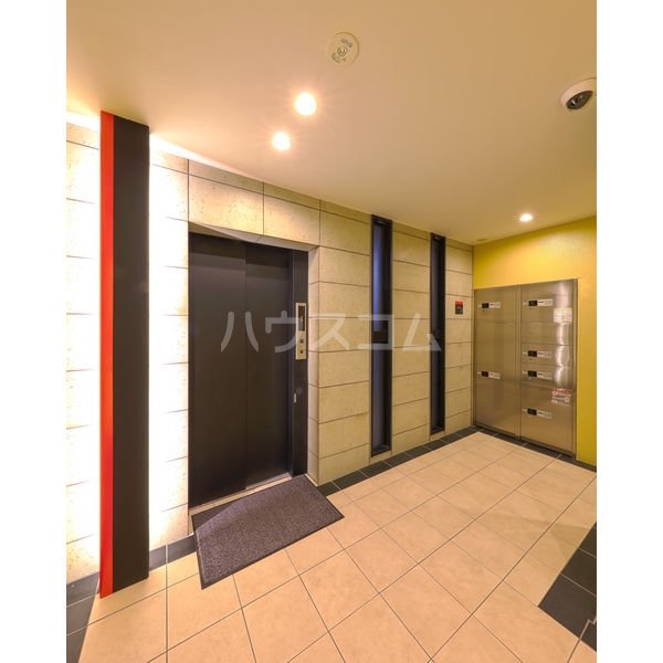 18/21 エントランス