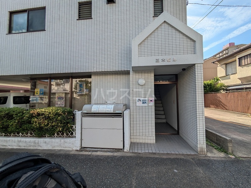 15/22 エントランス