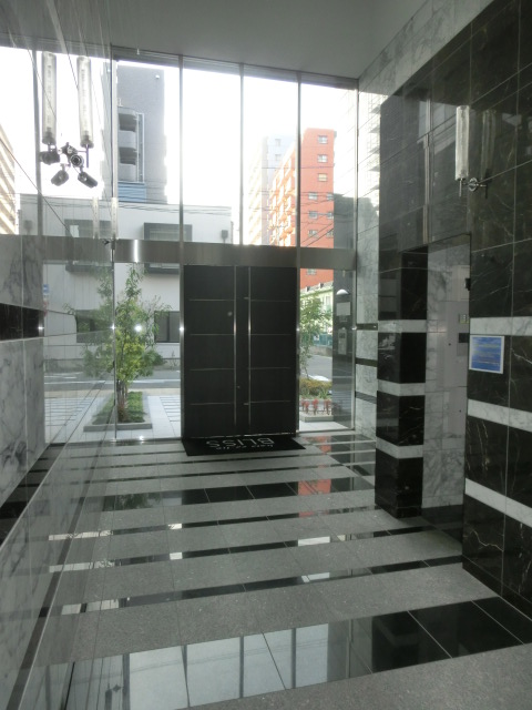 21/27 エントランス