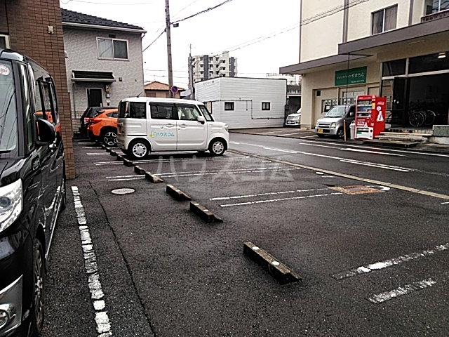 18/25 駐車場