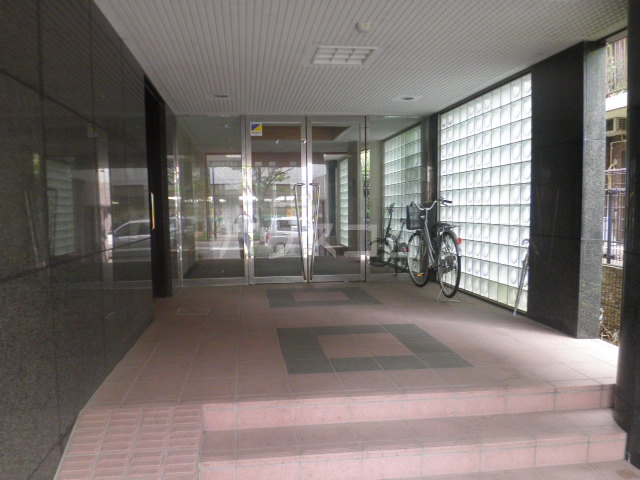 14/23 エントランス