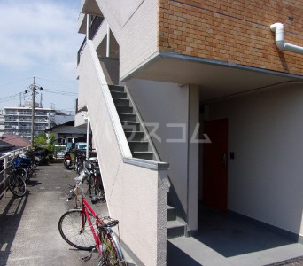 16/16 エントランス