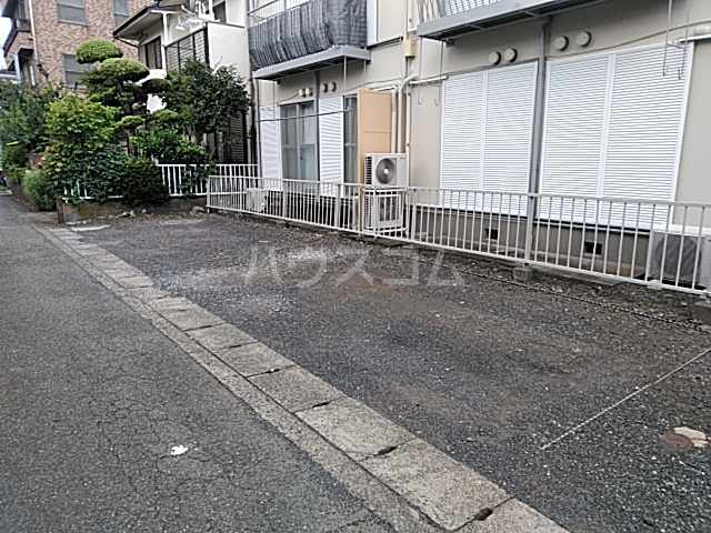 23/28 駐車場