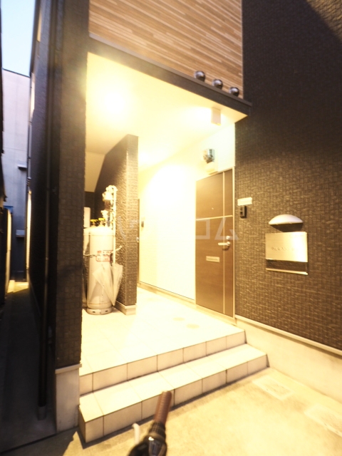 22/30 エントランス