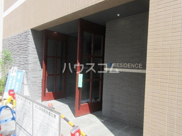 22/27 エントランス