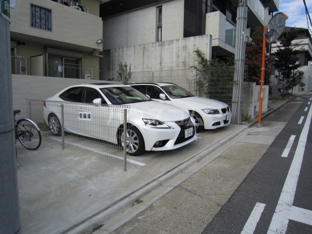 22/28 駐車場