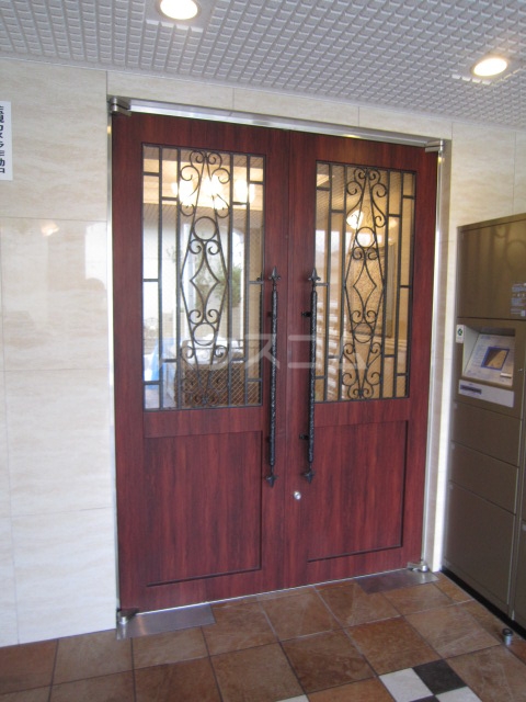 21/28 エントランス