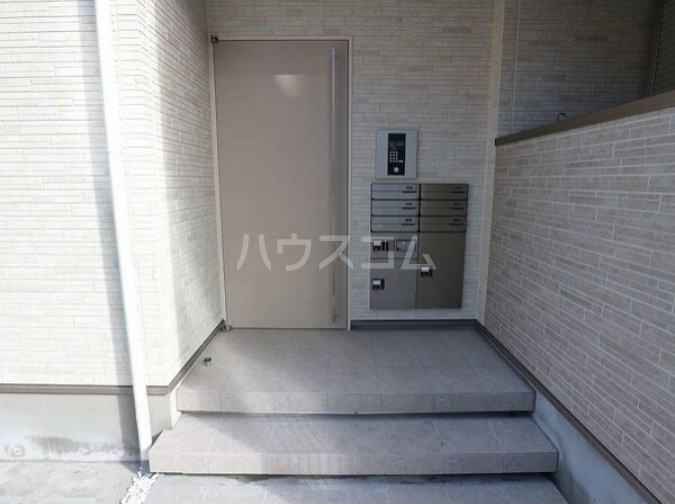 13/19 エントランス