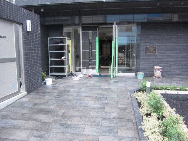 23/26 エントランス