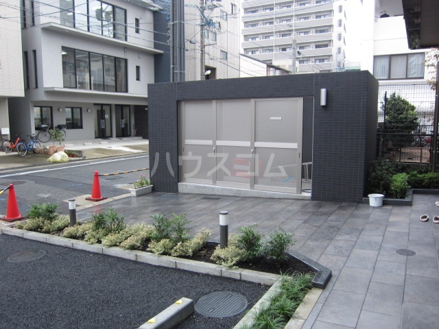 18/21 エントランス