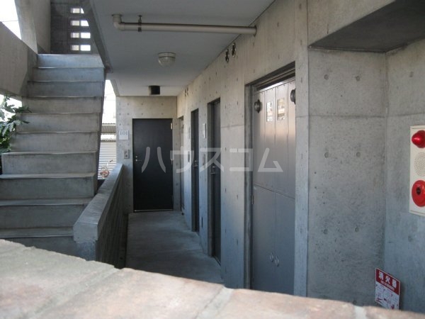 21/29 エントランス