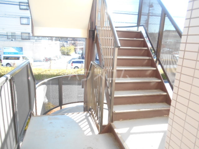 21/30 エントランス