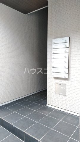 18/25 エントランス