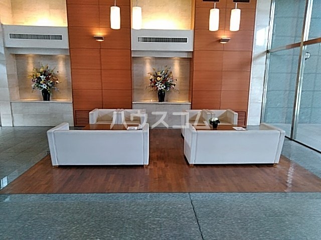 28/30 エントランス