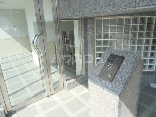 20/29 エントランス