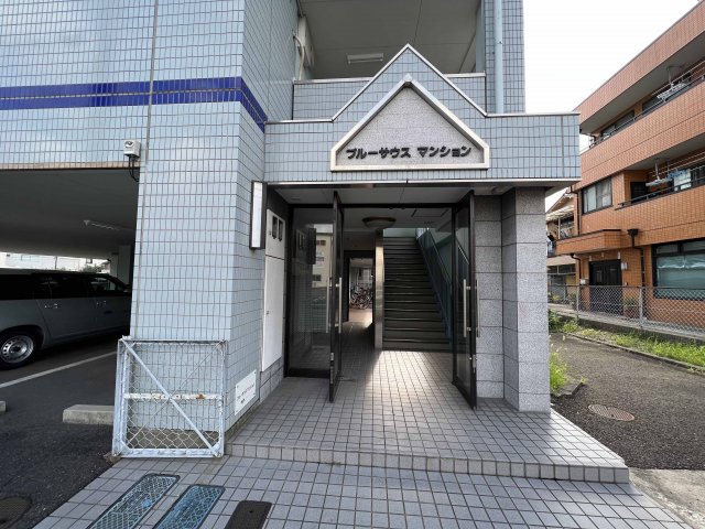 28/30 エントランス