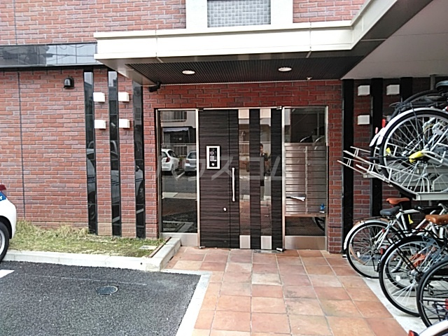 18/26 エントランス