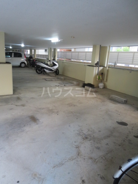 20/29 駐車場