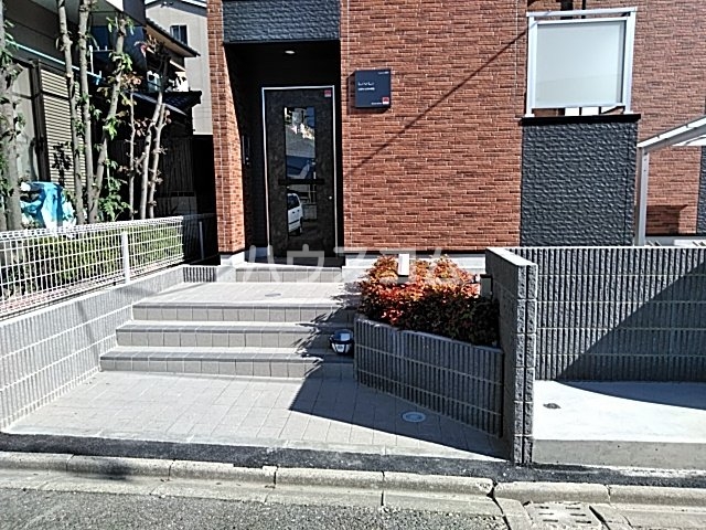 21/25 エントランス