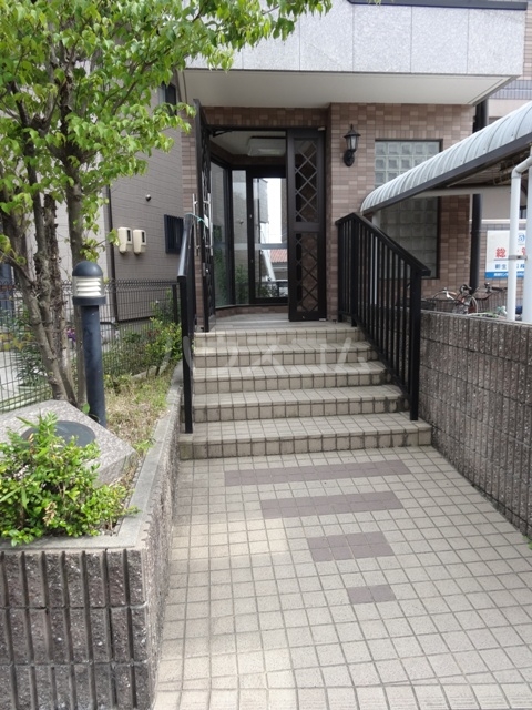 20/26 エントランス