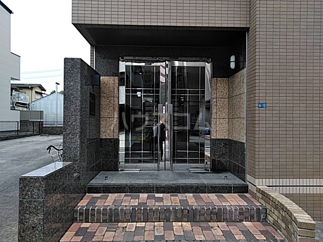 16/25 エントランス