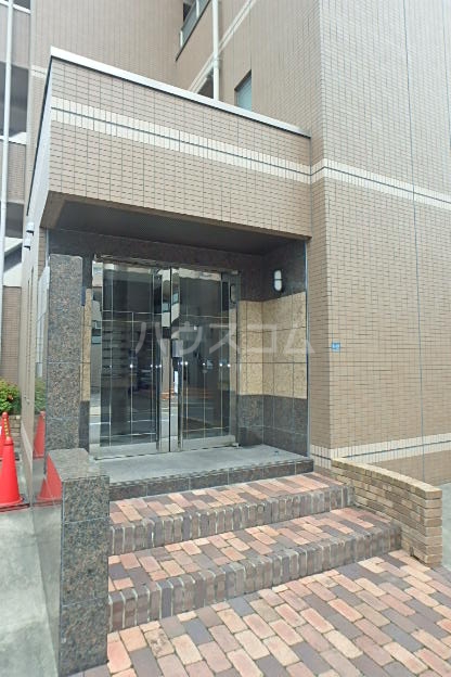 21/30 エントランス