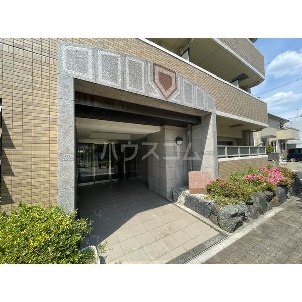 13/17 エントランス