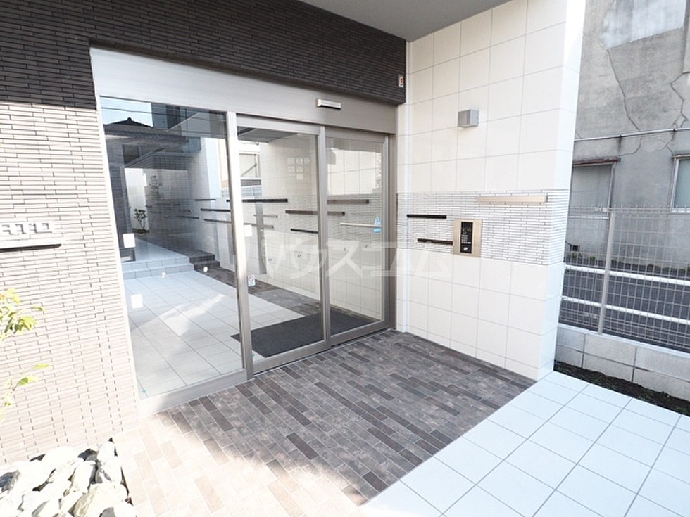 16/20 エントランス