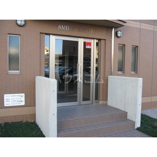 15/23 エントランス