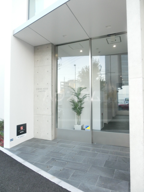 22/25 エントランス