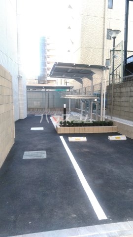 23/28 駐車場