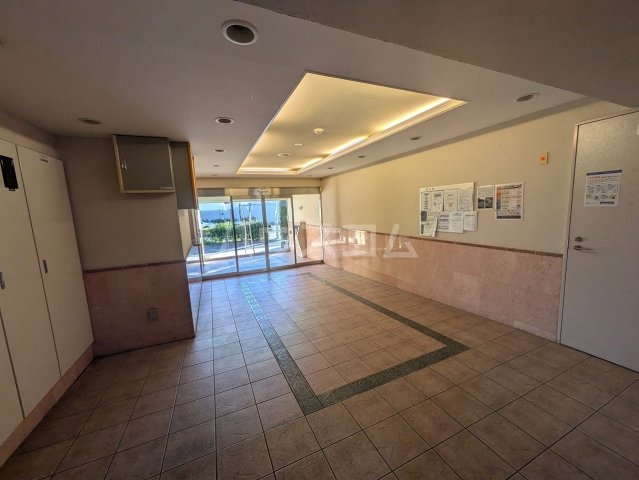 2/4 エントランス