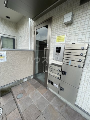 27/30 エントランス