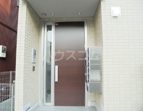 24/30 エントランス