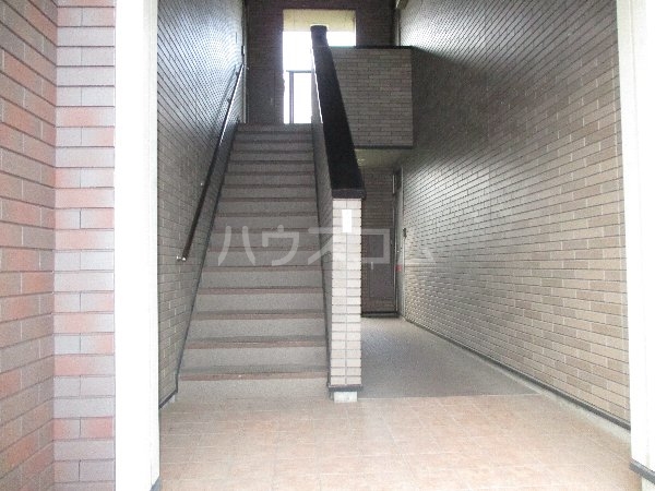 23/29 エントランス