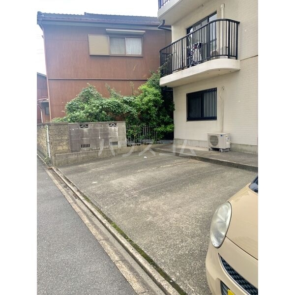 14/22 駐車場