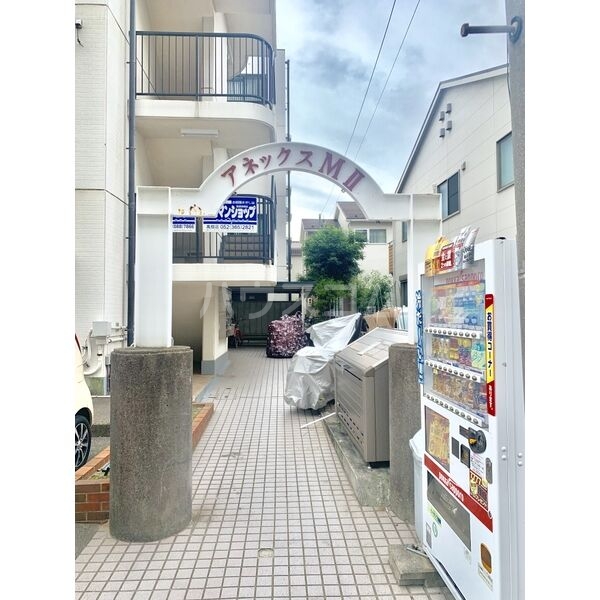 13/22 エントランス