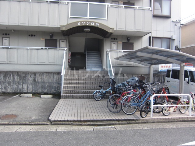 21/30 エントランス