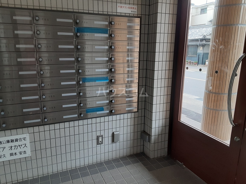 28/30 エントランス