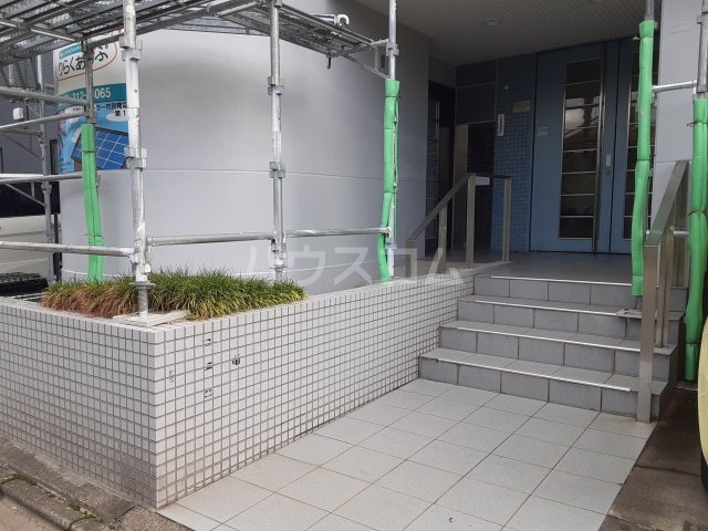 28/30 エントランス